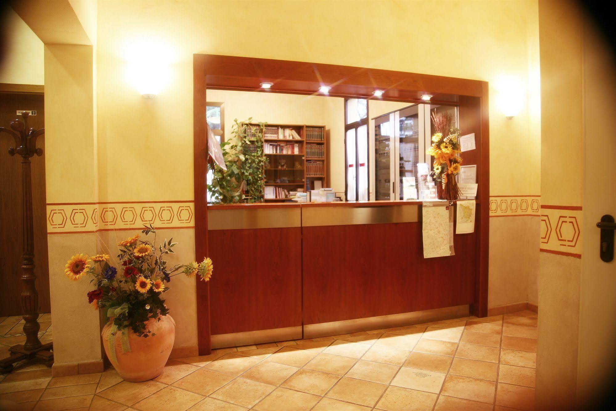 Hotel Tiziana Montepulciano Stazione Exterior foto